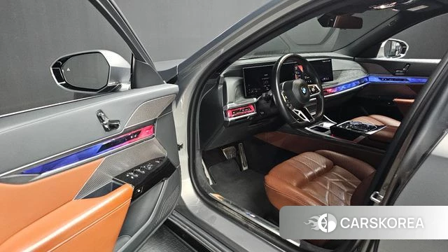 BMW 7 Series (G70) 2024 Серебристо-серый из Кореи, фото 2