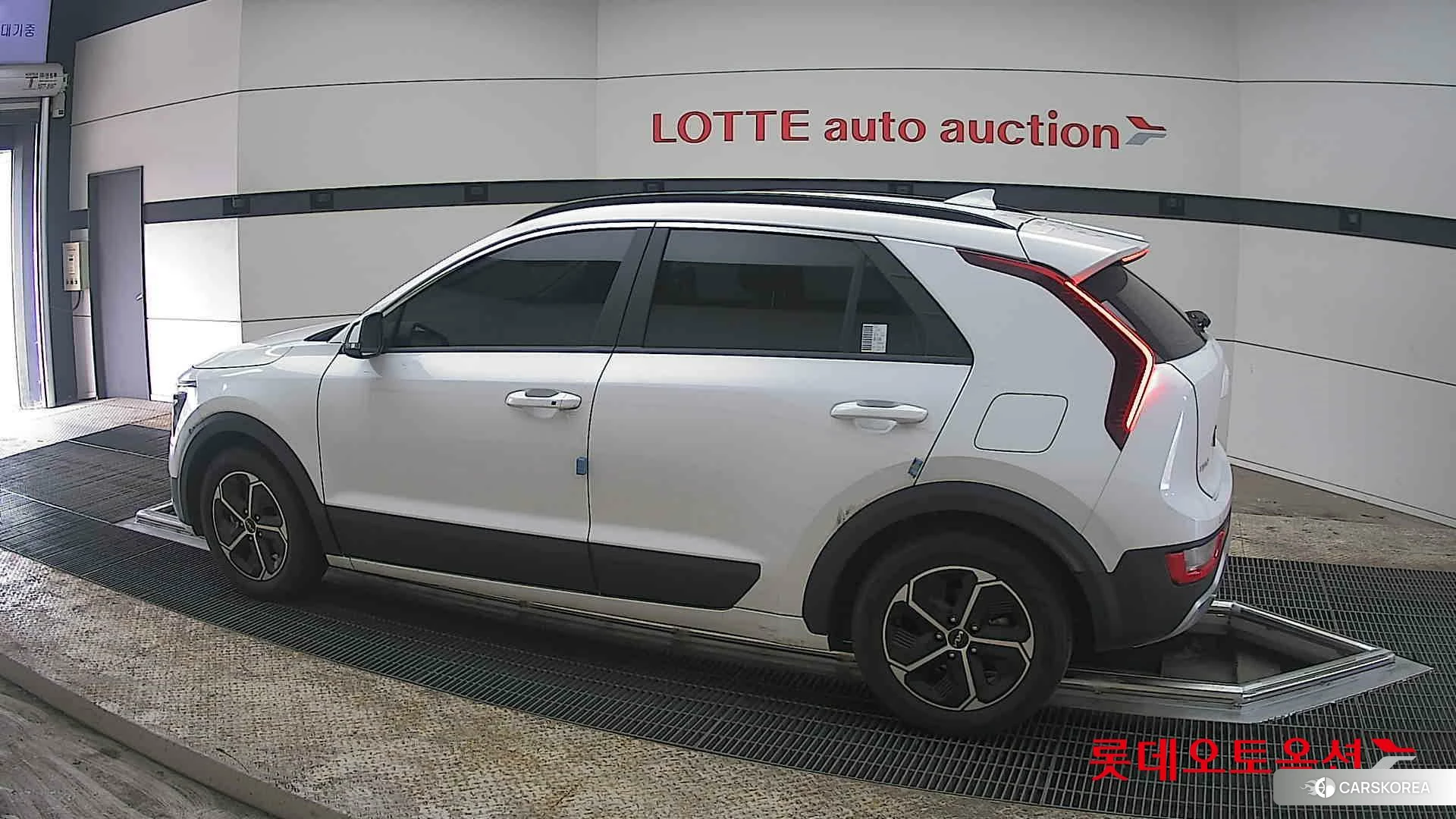 Kia Niro Hybrid 2022 Snow White Pearl (optional) из Кореи, фото 2