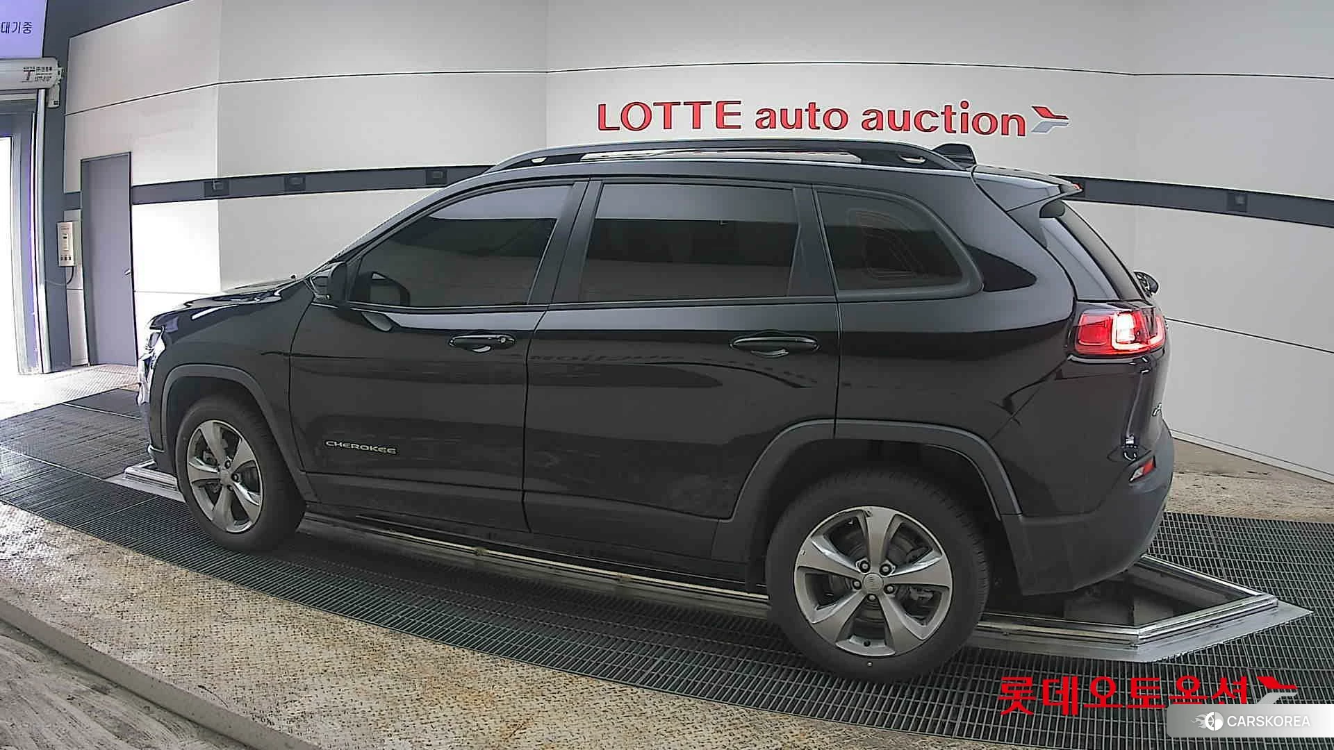 Jeep Straw Cherokee 2.4 AWD 2022 Черный из Кореи, фото 2