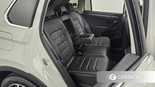 Volkswagen Tiguan second Generation 2022 Белый из Кореи, фото 2