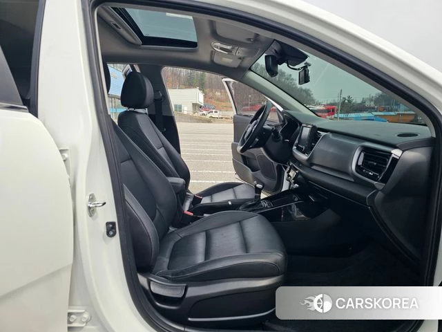 Kia Stonic 2018 Белый из Кореи, фото 2