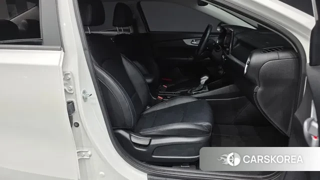 Kia The New K3 2nd generation 2022 Белый из Кореи, фото 2