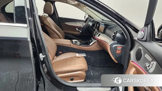 Mercedes-Benz E-Class W213 2018 Черный из Кореи, фото 2