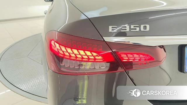 Mercedes-Benz E-Class W213 2021 Серый из Кореи, фото 2