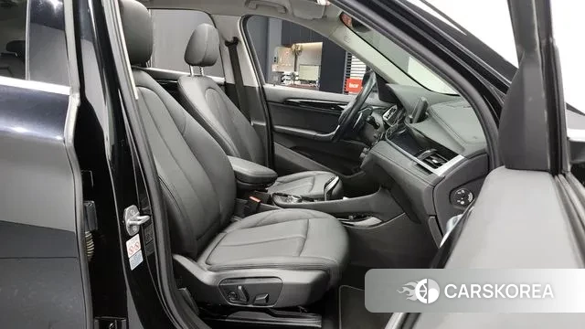 BMW X1 (F48) 2022 Черный из Кореи, фото 2