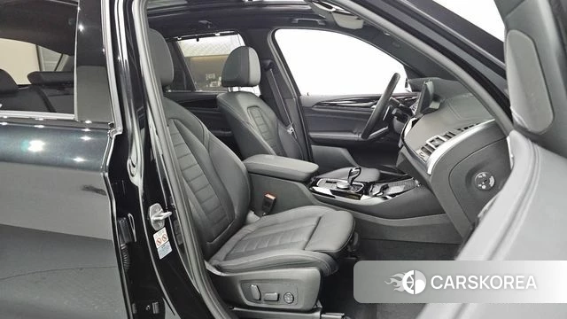 BMW X3 (G01) 2024 Черный из Кореи, фото 2