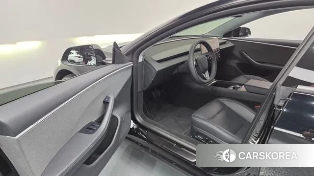 Tesla Model 3 2024 Черный из Кореи, фото 2