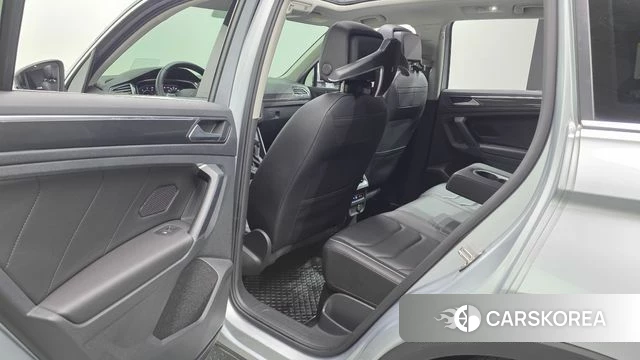 Volkswagen Tiguan second Generation 2022 Серебряный из Кореи, фото 2