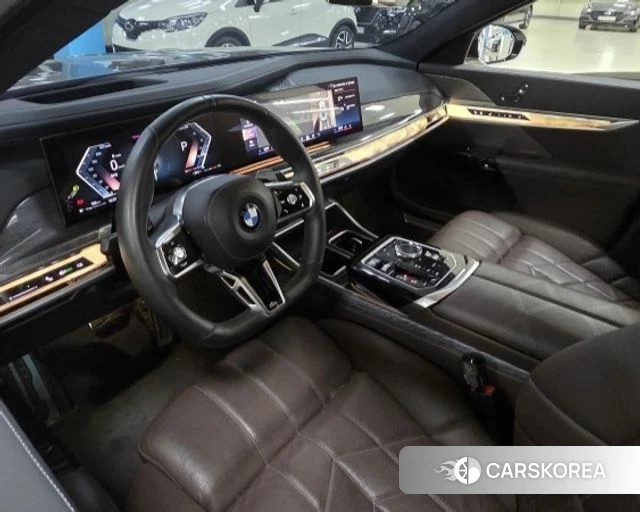 BMW 7 Series (G70) 2022 Белый из Кореи, фото 2