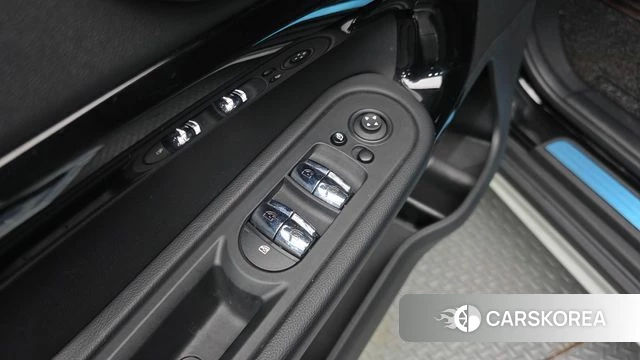 Mini Cooper Countryman 2022 Черный из Кореи, фото 2