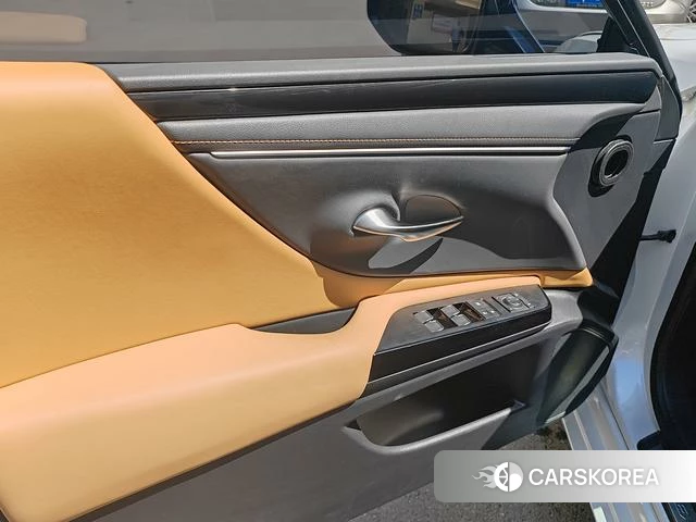 Lexus ES 2024 Белый из Китая, фото 2