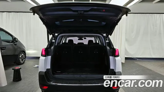 Peugeot 5008 second generation 2018 Белый из Кореи, фото 2