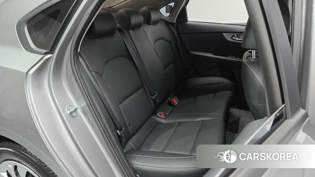 Kia The New K3 2nd generation 2024 Серебристо-серый из Кореи, фото 2