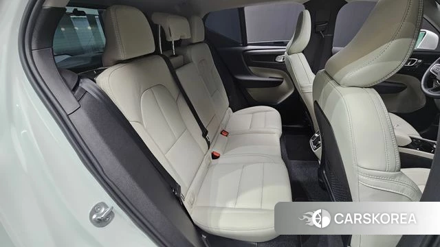 Volvo XC40 2025 Белый из Кореи, фото 2