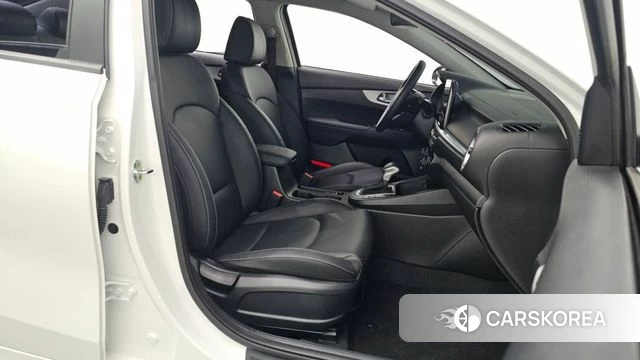 Kia The New K3 2nd generation 2022 Белый из Кореи, фото 2