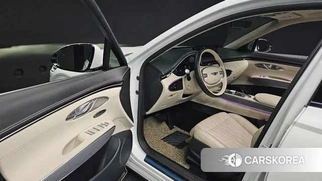 Genesis GV70 2023 Белый из Кореи, фото 2