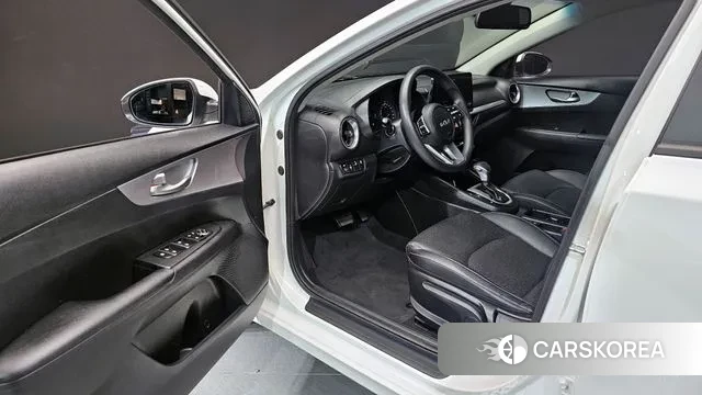 Kia The New K3 2nd generation 2021 Белый из Кореи, фото 2