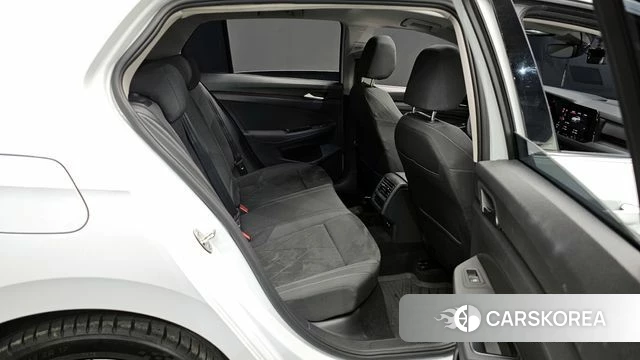 Volkswagen Golf 8th Generation 2022 Белый из Кореи, фото 2
