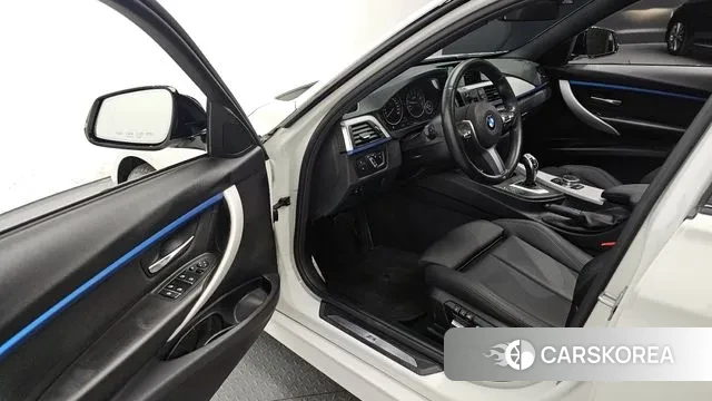 BMW 3 Series (F30) 2018 Белый из Кореи, фото 2