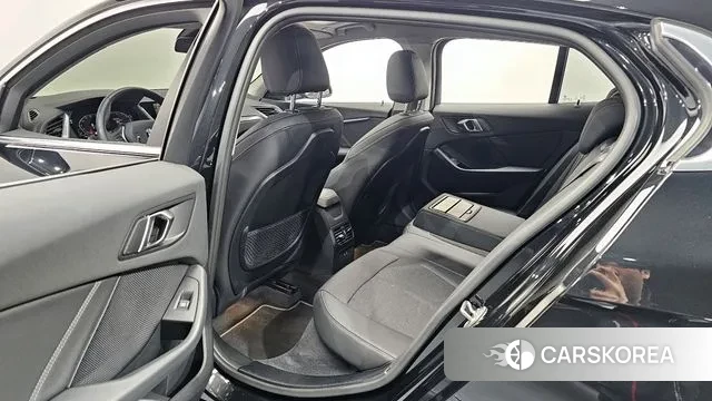 BMW 1 Series (F40) 2023 Черный из Кореи, фото 2