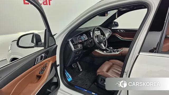 BMW X5 (G05) 2023 Белый из Кореи, фото 2