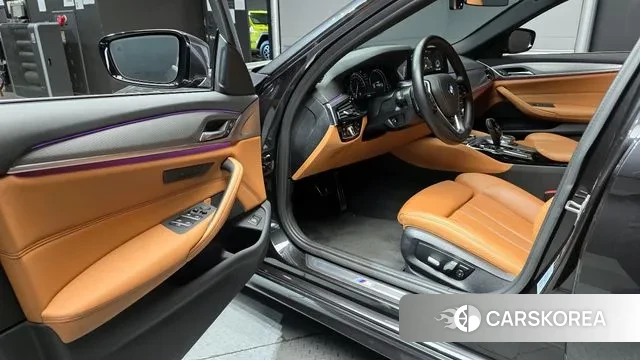 BMW 5 Series (G30) 2018 Серый из Кореи, фото 2