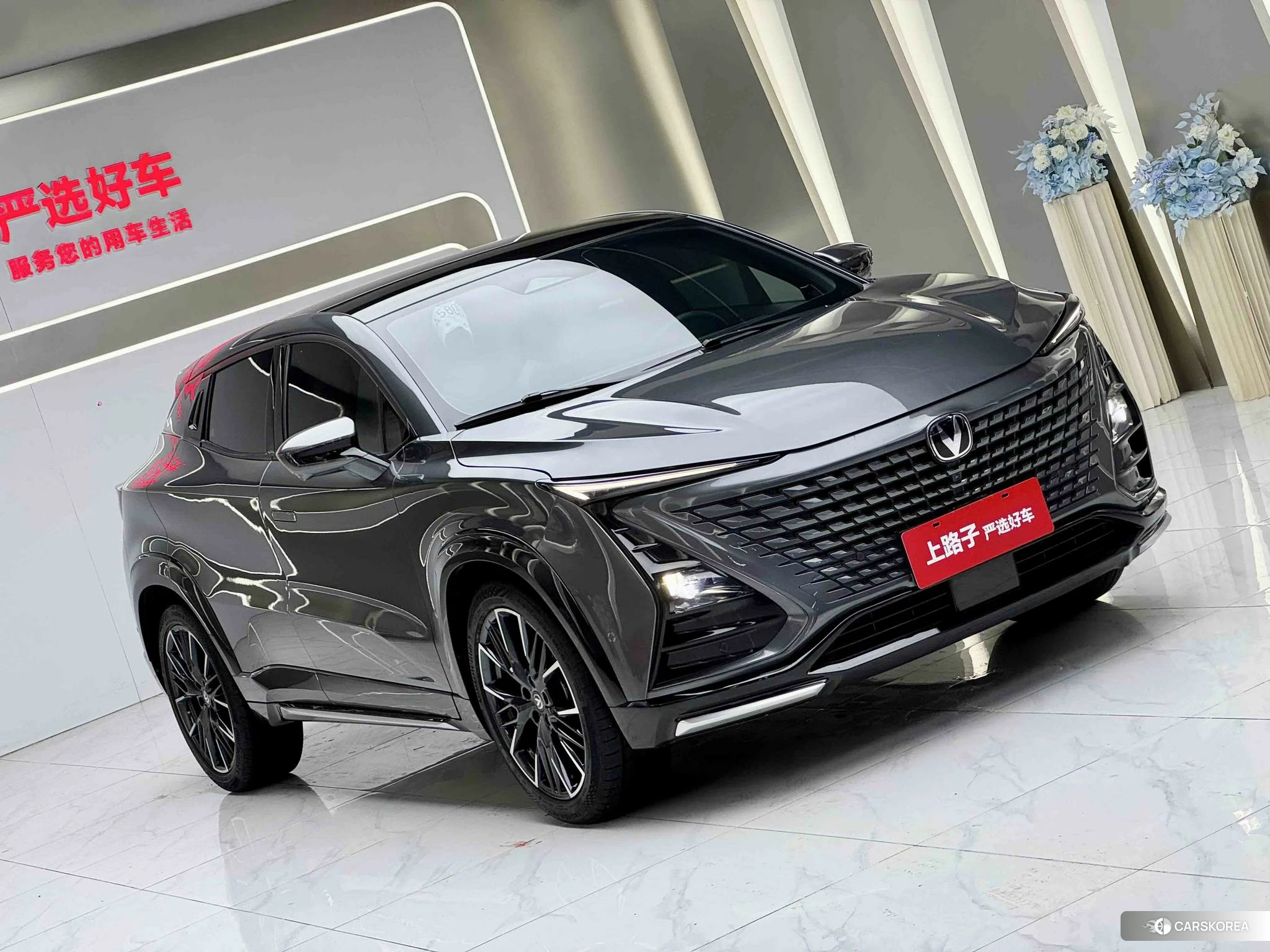 Chang'an UNI-T 2023 Темно-серый из Китая, фото 2