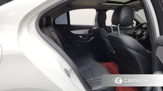 Mercedes-Benz C-Class W205 2018 Белый из Кореи, фото 2