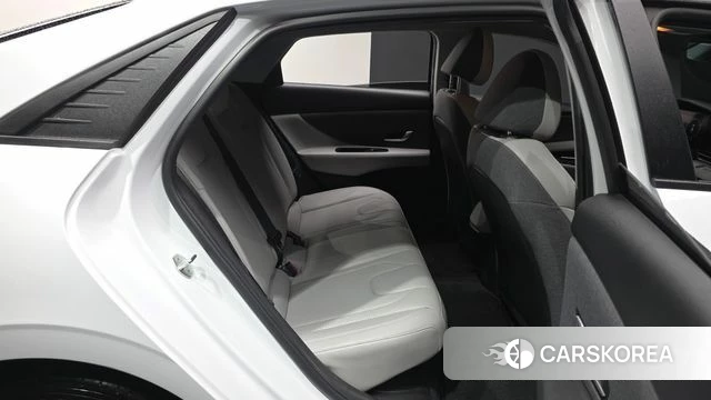 Hyundai Avante Hybrid (CN7) 2022 Белый из Кореи, фото 2