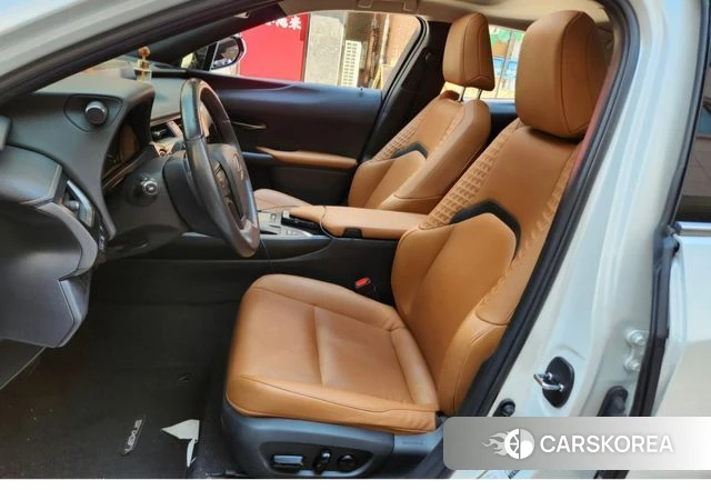 Lexus UX250h 2021 Белый из Кореи, фото 2