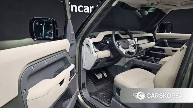 Land Rover Defender (L663) 2021 Песочный из Кореи, фото 2