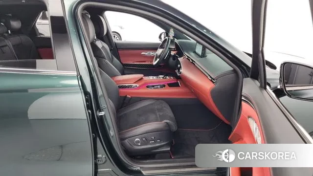 Genesis GV70 2023 Темно-зеленый из Кореи, фото 2