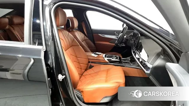 BMW 7 Series (G70) 2024 Черный из Кореи, фото 2