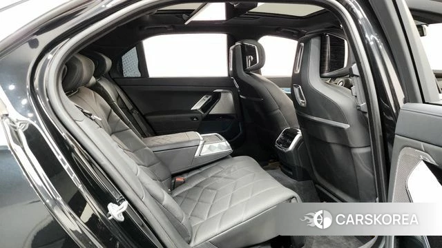 BMW 7 Series (G70) 2025 Черный из Кореи, фото 2