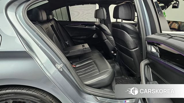 BMW 5 Series (G30) 2018 Серебристо-серый из Кореи, фото 2