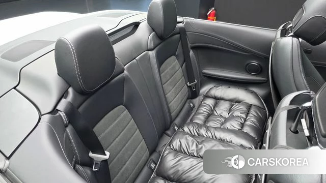 Mercedes-Benz C-Class W205 2023 Белый из Кореи, фото 2