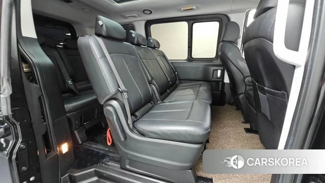 Hyundai Staria 2023 Черный из Кореи, фото 2