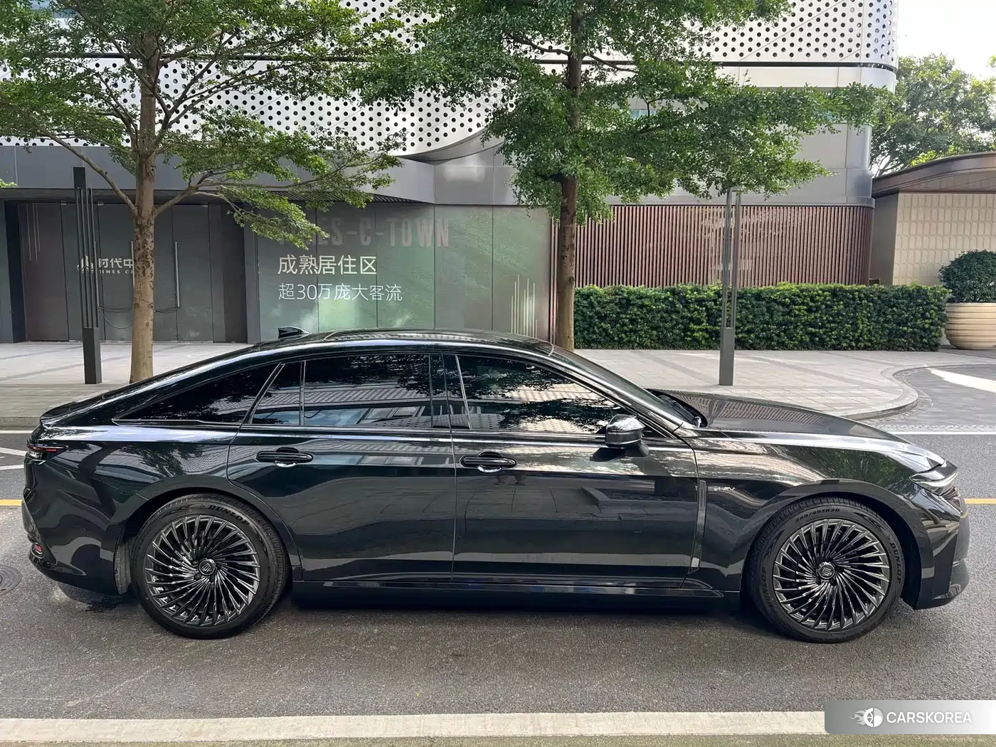 Toyota Crown (imported) 2025 Черный из Китая, фото 2