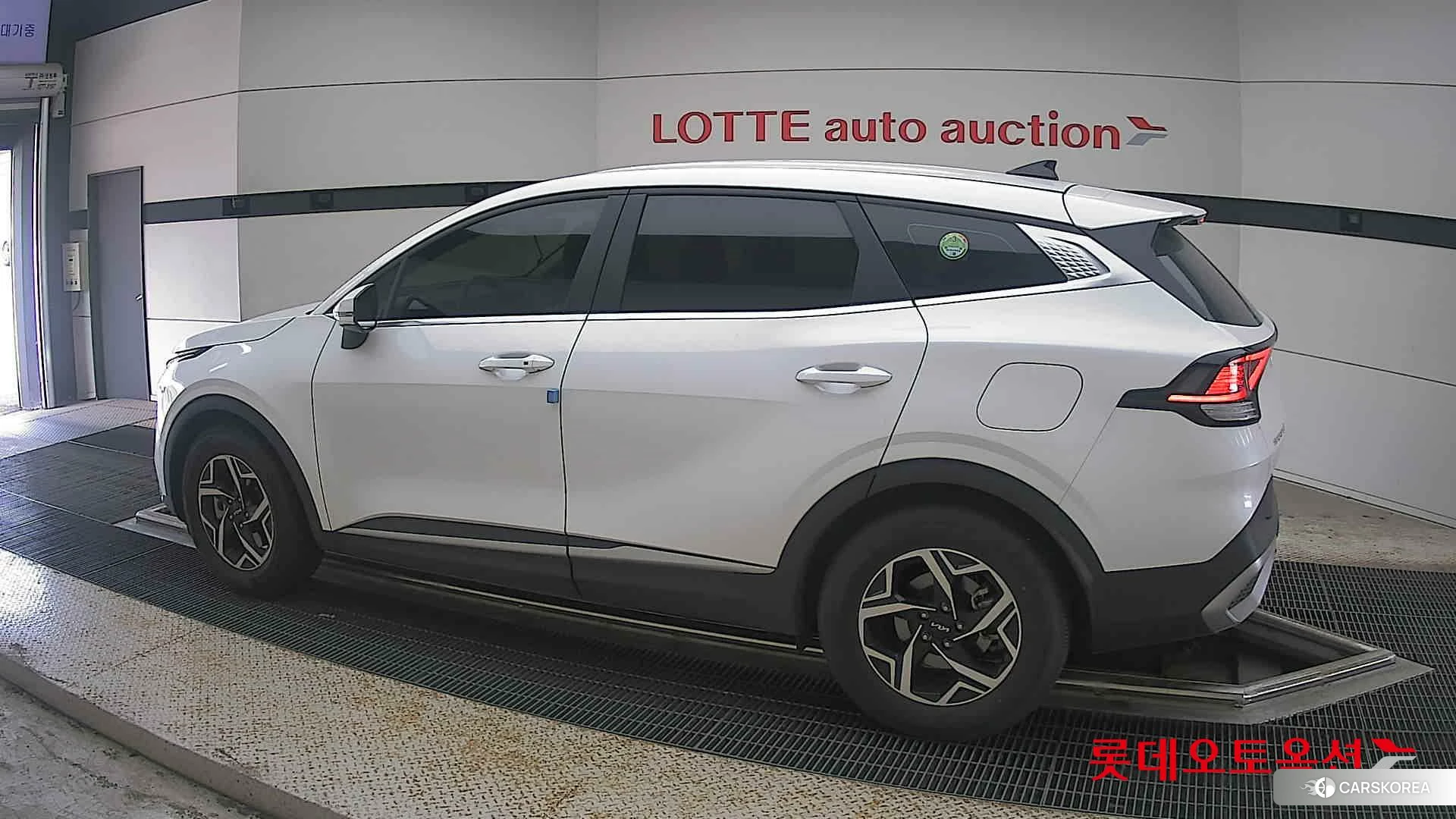 Kia Sportage 2022 Snow White Pearl (optional) из Кореи, фото 2
