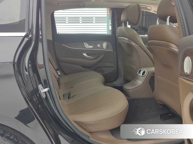 Mercedes-Benz E-class 2023 Черный из Китая, фото 2