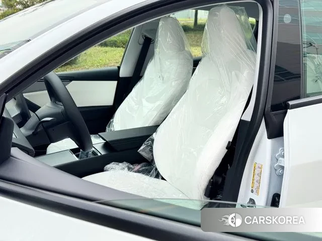 Tesla Model Y 2025 Белый из Кореи, фото 2