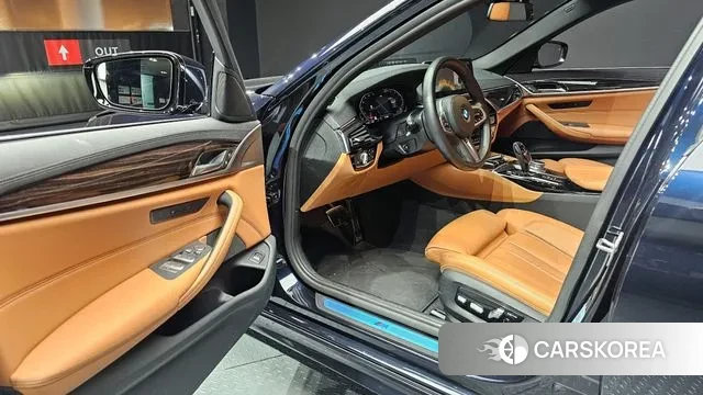 BMW 5 Series (G30) 2021 Черный из Кореи, фото 2