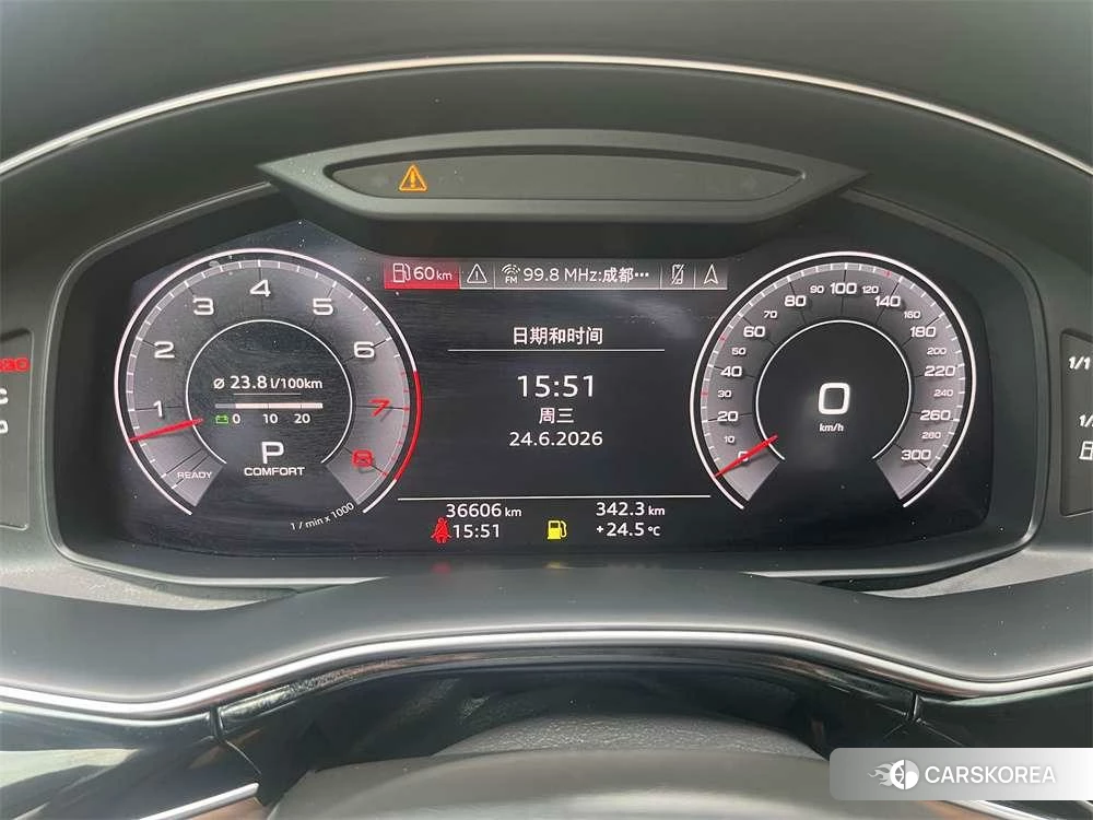 Audi Q7 2020 Черный из Китая, фото 2