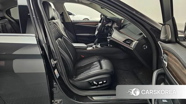 BMW 5 Series (G30) 2021 Серый из Кореи, фото 2