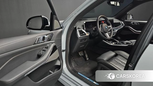 BMW X5 (G05) 2025 Серебристо-серый из Кореи, фото 2