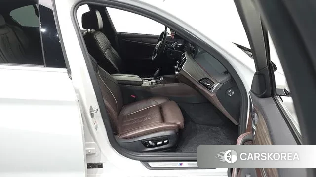 BMW 5 Series (G30) 2019 Белый из Кореи, фото 2