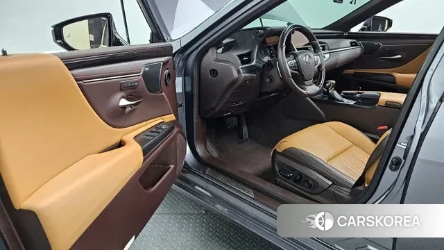 Lexus ES300h 7th generation 2021 Серый из Кореи, фото 2