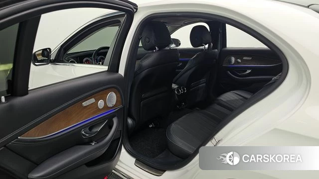 Mercedes-Benz E-Class W213 2019 Белый из Кореи, фото 2