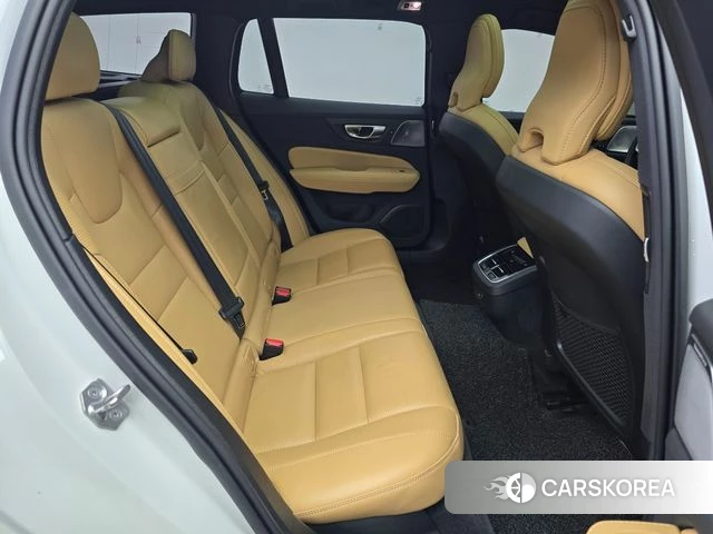 Volvo V60 Cross-Country 2nd Generation 2021 Белый из Кореи, фото 2