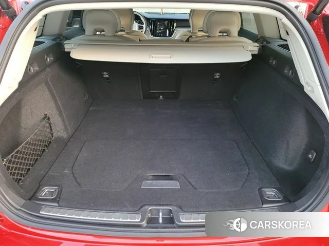 Volvo V60 Cross-Country 2nd Generation 2022 Красный из Кореи, фото 2